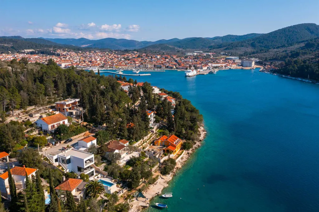 Seaside Family Villa with Pool in Vela Luka