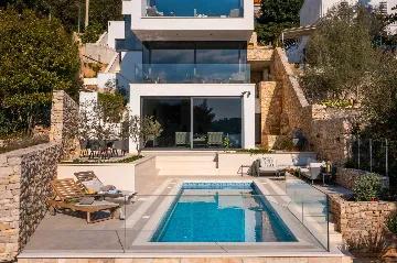 Seaside Family Villa with Pool in Vela Luka