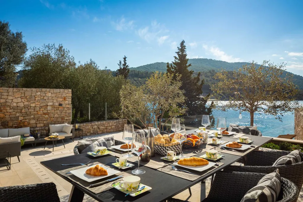Seaside Family Villa with Pool in Vela Luka