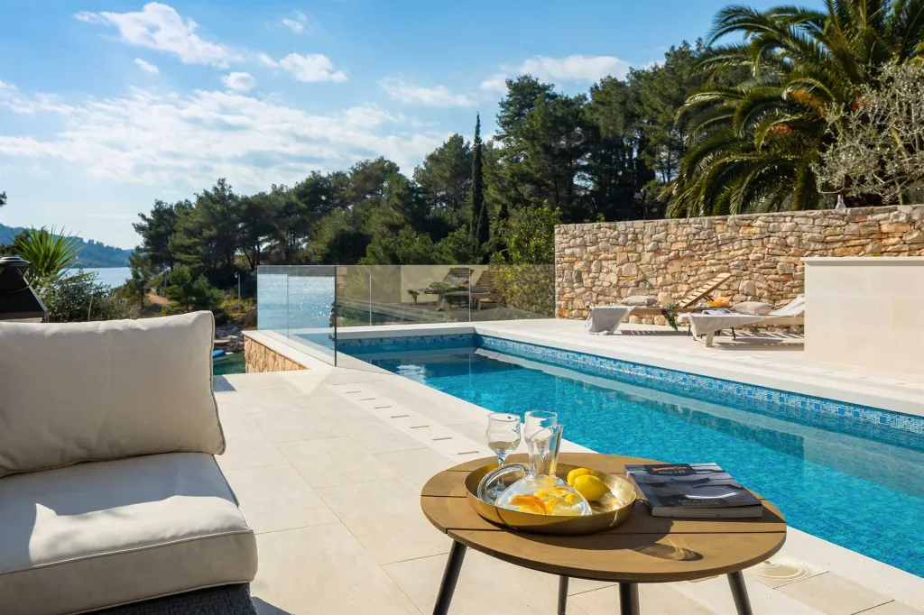 Seaside Family Villa with Pool in Vela Luka