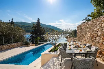 Seaside Family Villa with Pool in Vela Luka