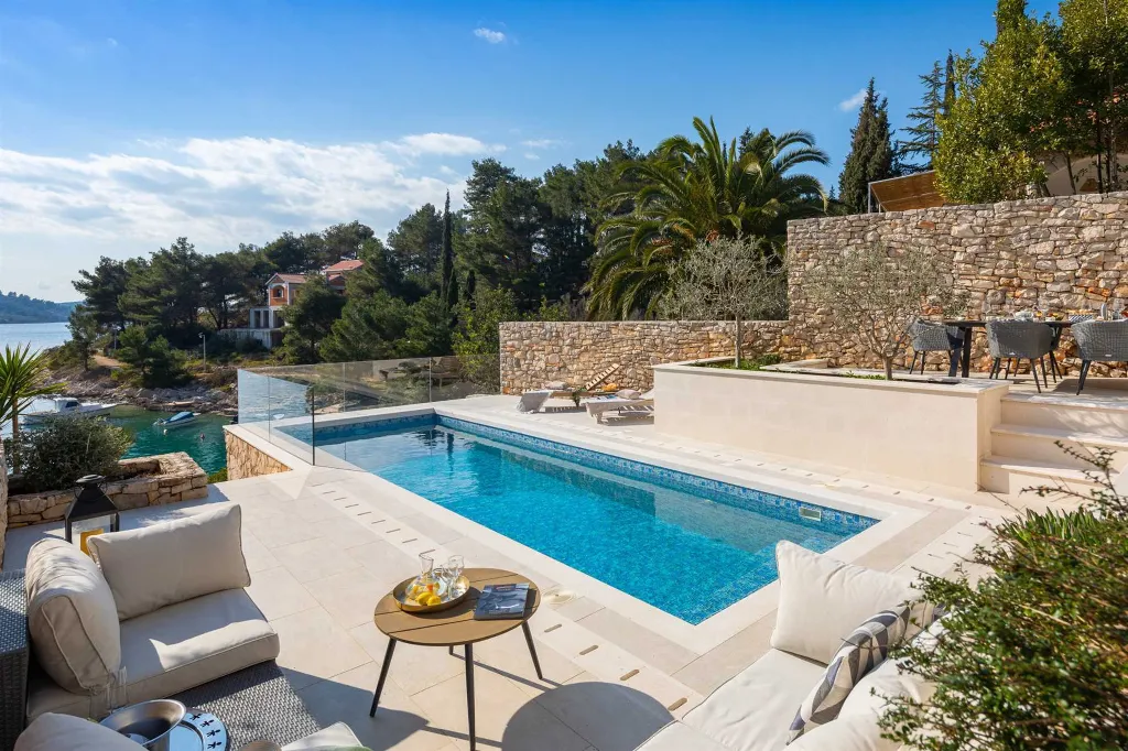 Seaside Family Villa with Pool in Vela Luka