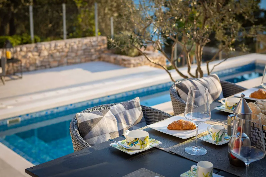 Seaside Family Villa with Pool in Vela Luka