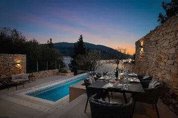 Seaside Family Villa with Pool in Vela Luka