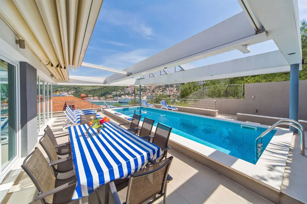 Modern Family Villa with Pool in Dubrovnik