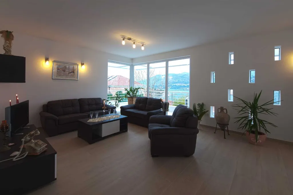 Modern Family Villa with Pool in Dubrovnik