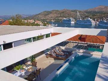 Modern Family Villa with Pool in Dubrovnik
