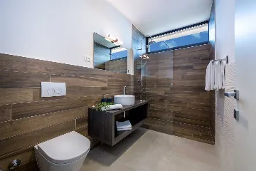 Spacious 5-Bedroom Villa with Infinity Pool in Opatija