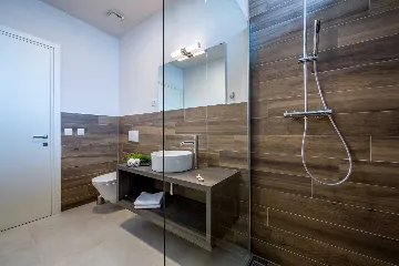 Spacious 5-Bedroom Villa with Infinity Pool in Opatija