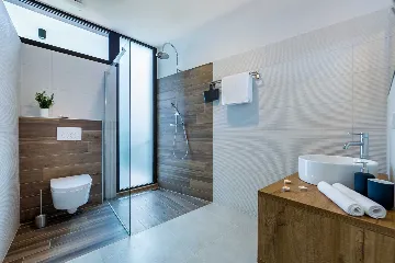 Spacious 5-Bedroom Villa with Infinity Pool in Opatija