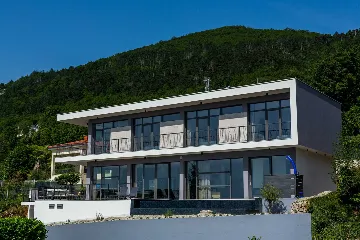 Spacious 5-Bedroom Villa with Infinity Pool in Opatija