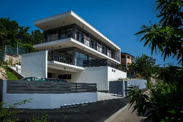 Spacious 5-Bedroom Villa with Infinity Pool in Opatija