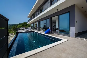 Spacious 5-Bedroom Villa with Infinity Pool in Opatija