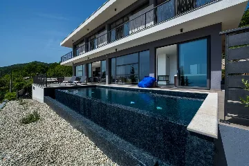Spacious 5-Bedroom Villa with Infinity Pool in Opatija
