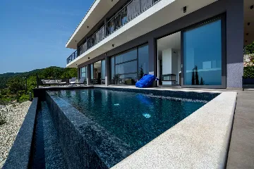 Spacious 5-Bedroom Villa with Infinity Pool in Opatija