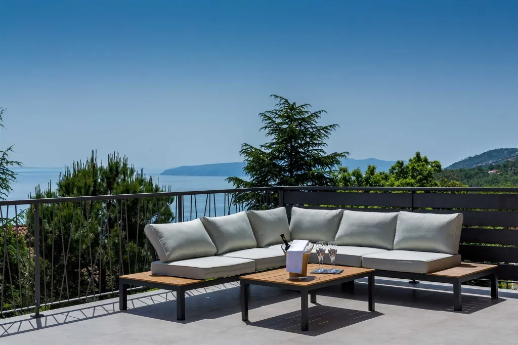 Spacious 5-Bedroom Villa with Infinity Pool in Opatija