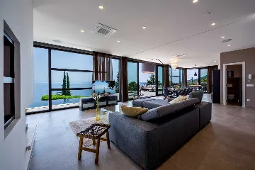 Spacious 5-Bedroom Villa with Infinity Pool in Opatija