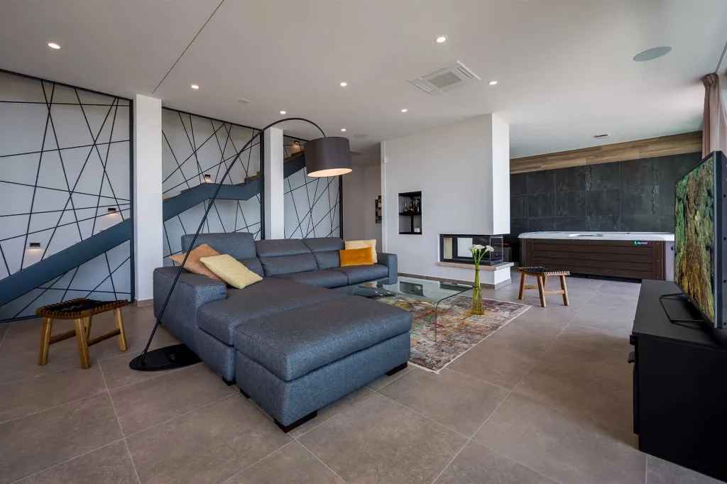 Spacious 5-Bedroom Villa with Infinity Pool in Opatija