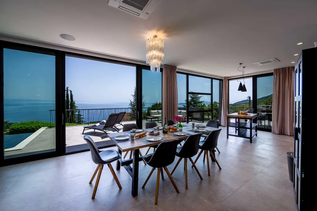 Spacious 5-Bedroom Villa with Infinity Pool in Opatija