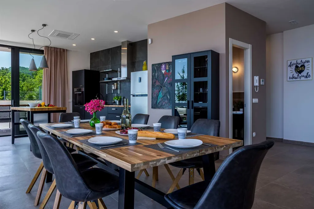 Spacious 5-Bedroom Villa with Infinity Pool in Opatija