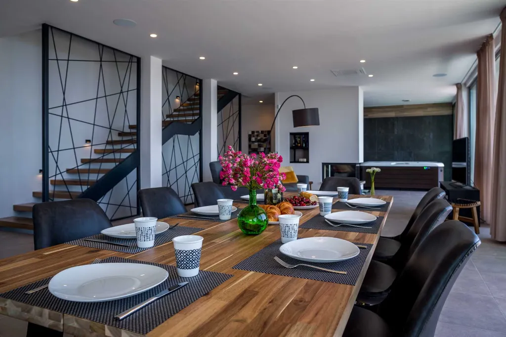 Spacious 5-Bedroom Villa with Infinity Pool in Opatija