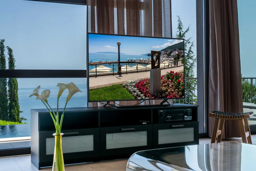 Spacious 5-Bedroom Villa with Infinity Pool in Opatija