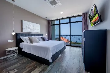 Spacious 5-Bedroom Villa with Infinity Pool in Opatija