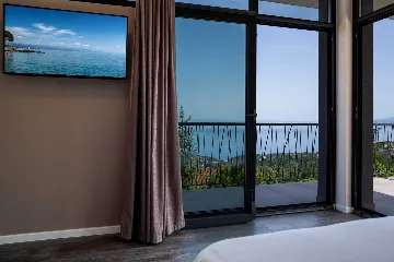 Spacious 5-Bedroom Villa with Infinity Pool in Opatija