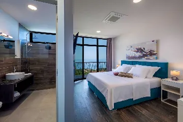 Spacious 5-Bedroom Villa with Infinity Pool in Opatija