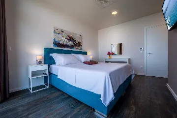 Spacious 5-Bedroom Villa with Infinity Pool in Opatija