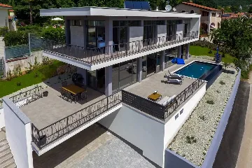 Spacious 5-Bedroom Villa with Infinity Pool in Opatija