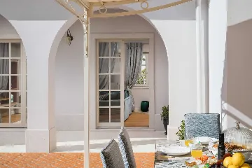 Contemporary Villa Retreat with Pool in Vabriga