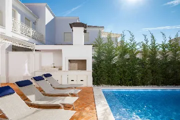 Elegant 4-Bedroom Villa with Pool in Vabriga
