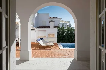 Elegant 4-Bedroom Villa with Pool in Vabriga