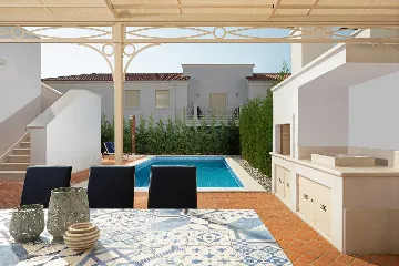 Elegant 4-Bedroom Villa with Pool in Vabriga
