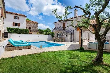 Spacious Country Villa with Pool in Vižinada