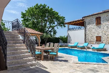 Spacious Country Villa with Pool in Vižinada