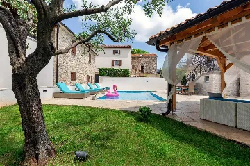 Spacious Country Villa with Pool in Vižinada