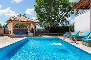 Spacious Country Villa with Pool in Vižinada