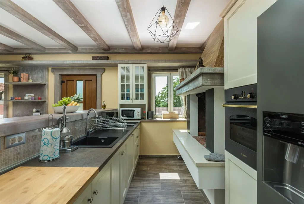 Spacious Country Villa with Pool in Vižinada