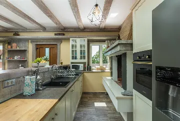 Spacious Country Villa with Pool in Vižinada