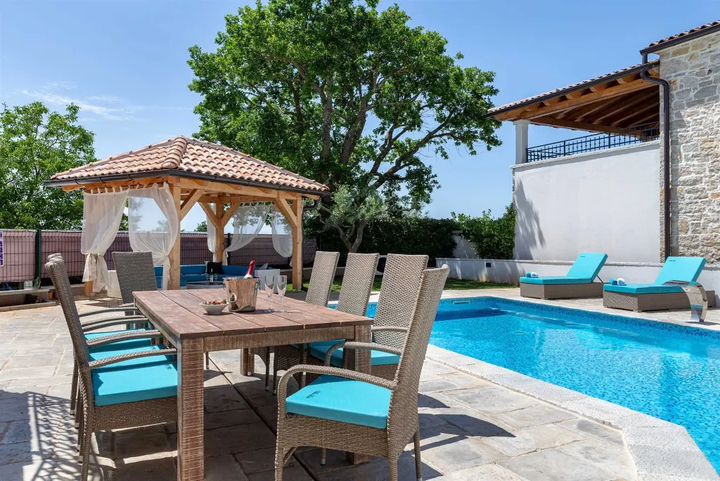 Spacious Country Villa with Pool in Vižinada