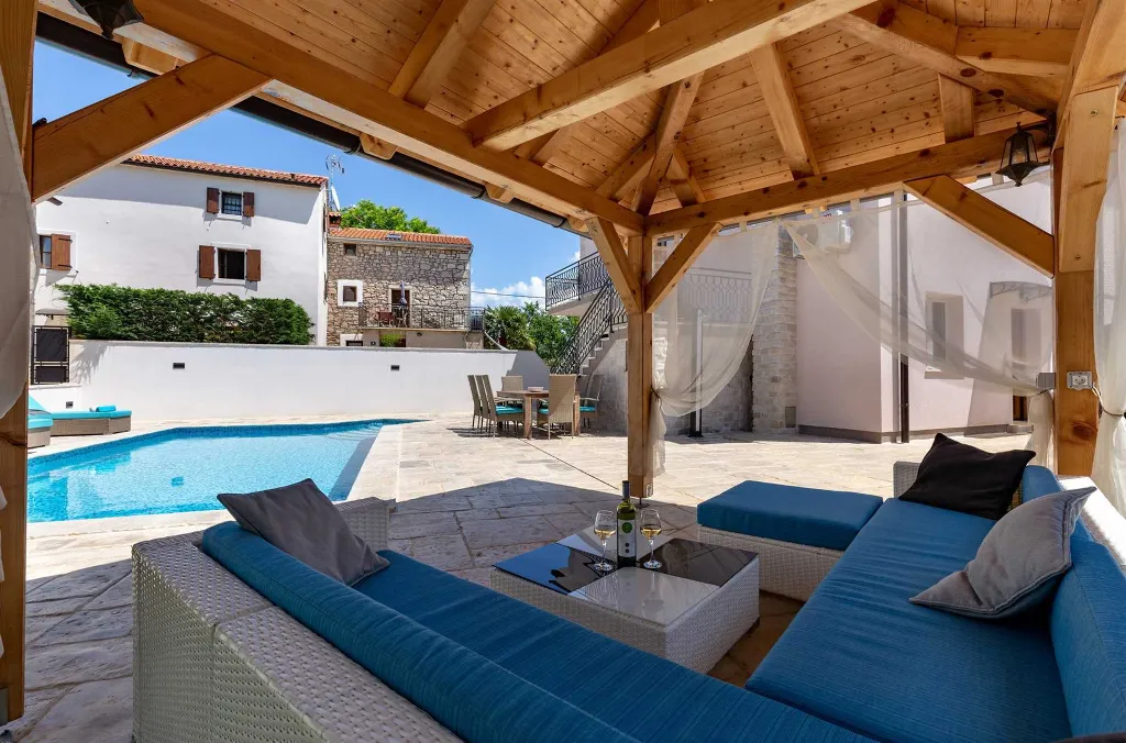 Spacious Country Villa with Pool in Vižinada