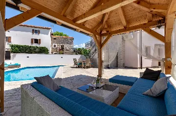 Spacious Country Villa with Pool in Vižinada