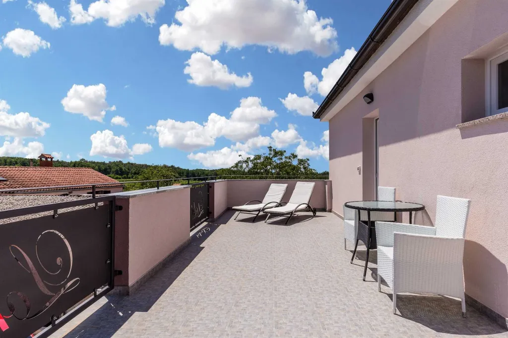 Spacious Country Villa with Pool in Vižinada