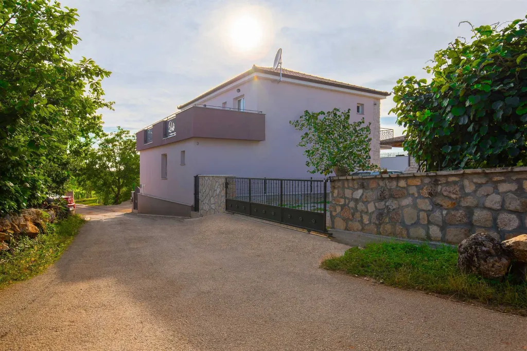 Spacious Country Villa with Pool in Vižinada