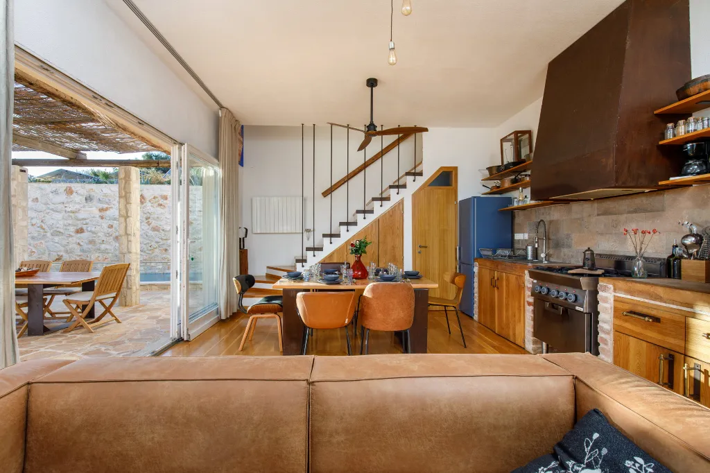 Seaside Villa Retreat with Pool, Zaraće