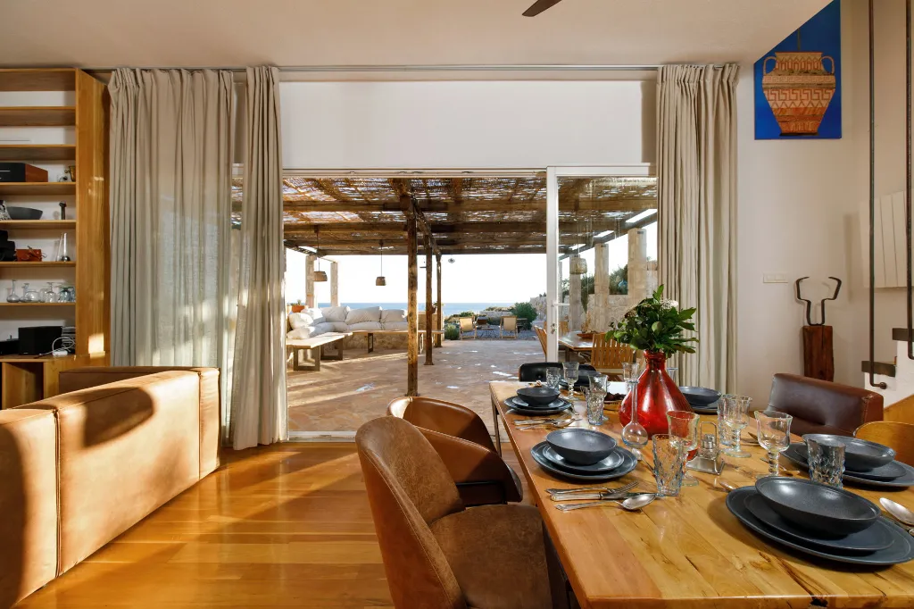 Seaside Villa Retreat with Pool, Zaraće