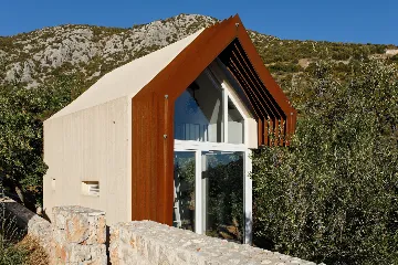 Seaside Villa Retreat with Pool, Zaraće