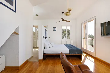 Seaside Villa Retreat with Pool, Zaraće